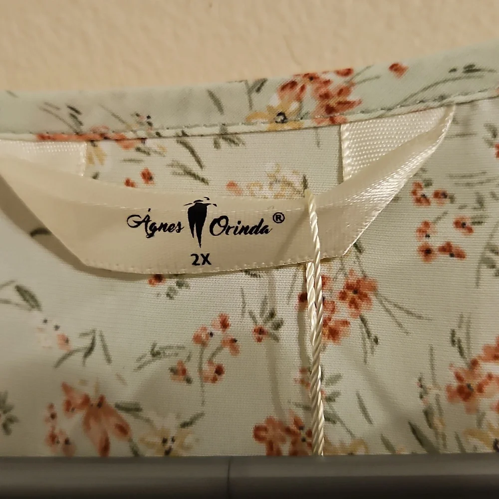 Agnes Orinda Pale Green Floral Keyhoke Blouse. NWT - Picture 3 of 7